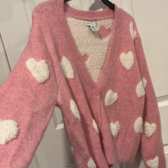 BNWT CUPCAKES & CASHMERE Valentine's Day Pink Heart Pattern Cardigan Size Medium - Picture 2 of 8